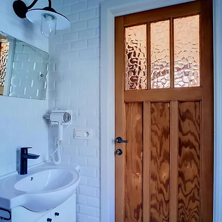 Guest house Daisy - Elegantes Et Autonomes Au Bord De La Meuse 3*